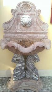 Spettacolare fontana da muro in marmo - H 182 cm